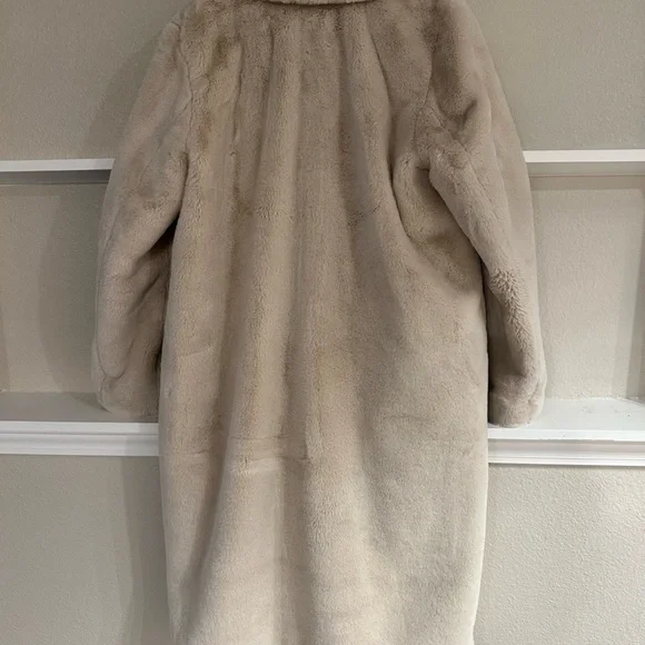 Banana Republic Faux Fur Coat - Oyster Pearl - Picture 4 of 4